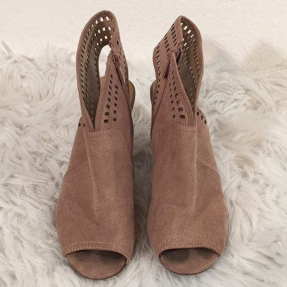 Francesca’s Peep Toe Light Pink Wedges size 8 - Picture 2 of 10